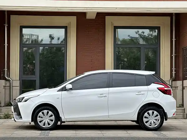 Toyota Yaris L 2022