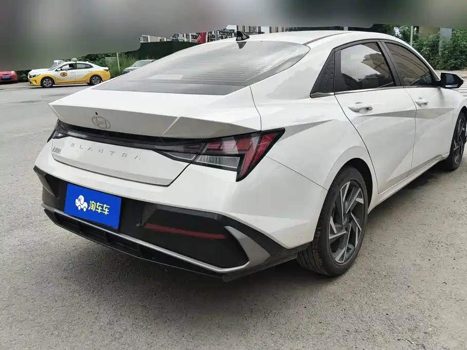 Hyundai Elantra 2025