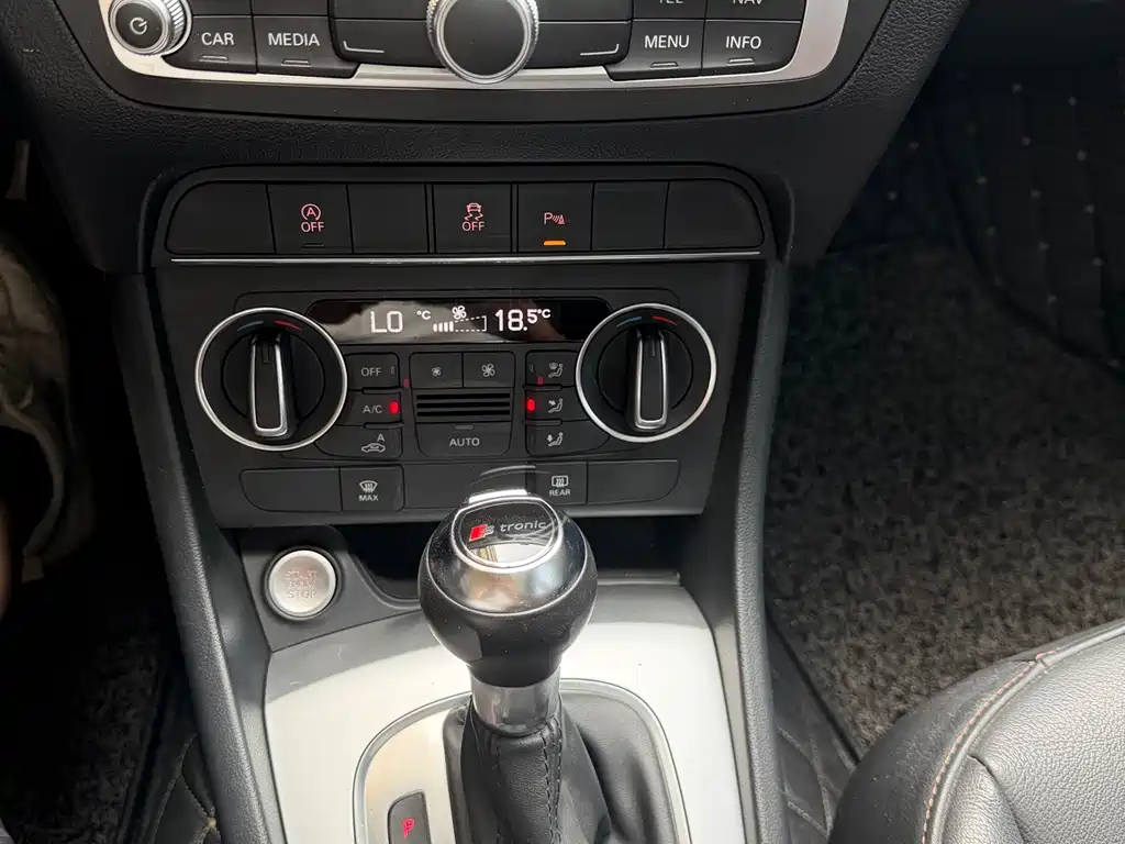 Audi Q3 2017 — фото 16