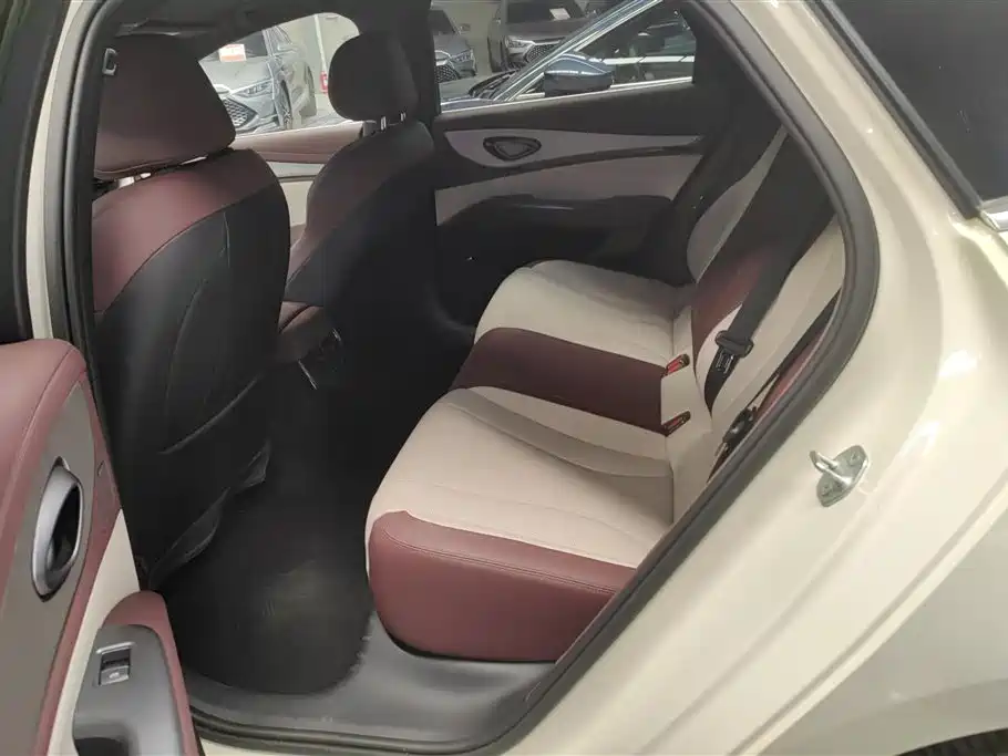 BYD Seal 07 DM-i 2025 — фото 11