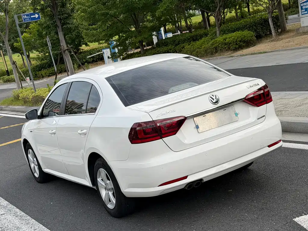 Volkswagen Lavida 2014