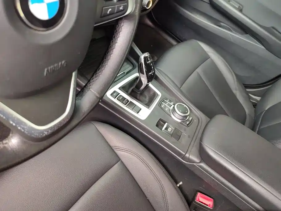 BMW 1 Series 2021 — фото 16