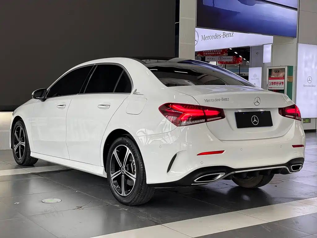 Mercedes-Benz A-Class 2023 — фото 7