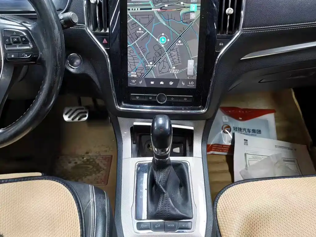 Roewe RX5 New Energy 2017 — фото 8