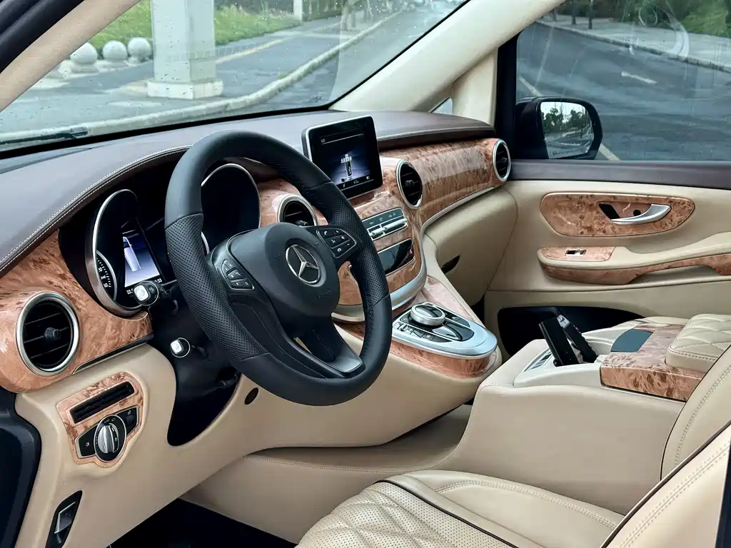 Mercedes-Benz V-Class 2020 — фото 8