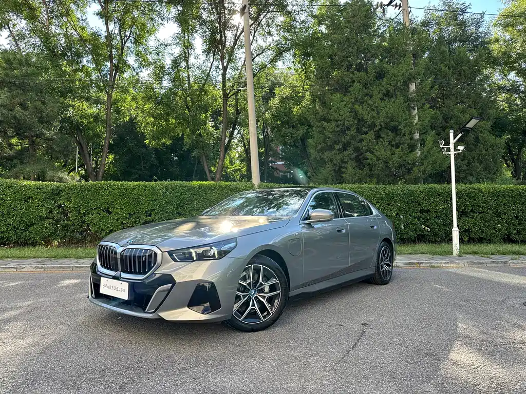 BMW i5 2024 — фото 1