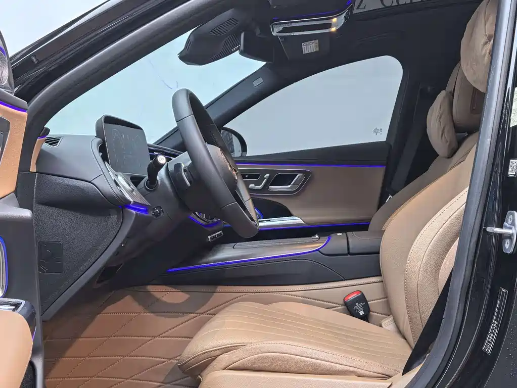 Mercedes-Benz E-Class 2025 — фото 12