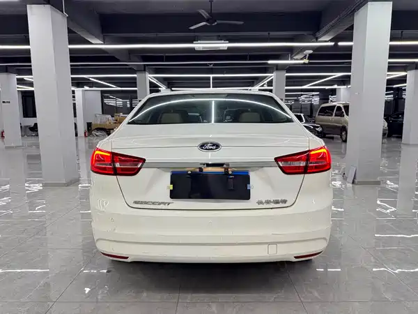 Ford Escort 2015