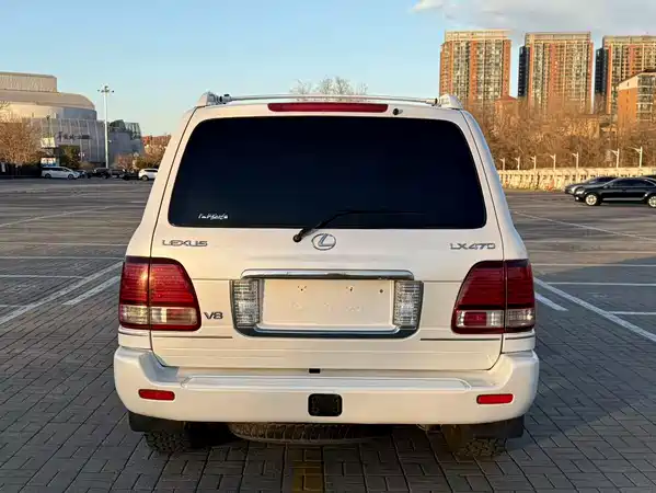 Lexus LX 2005