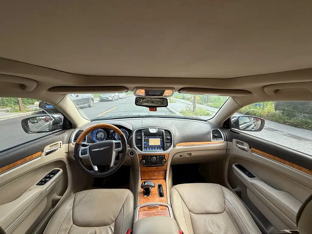 Chrysler 300C 2014 — фото 15