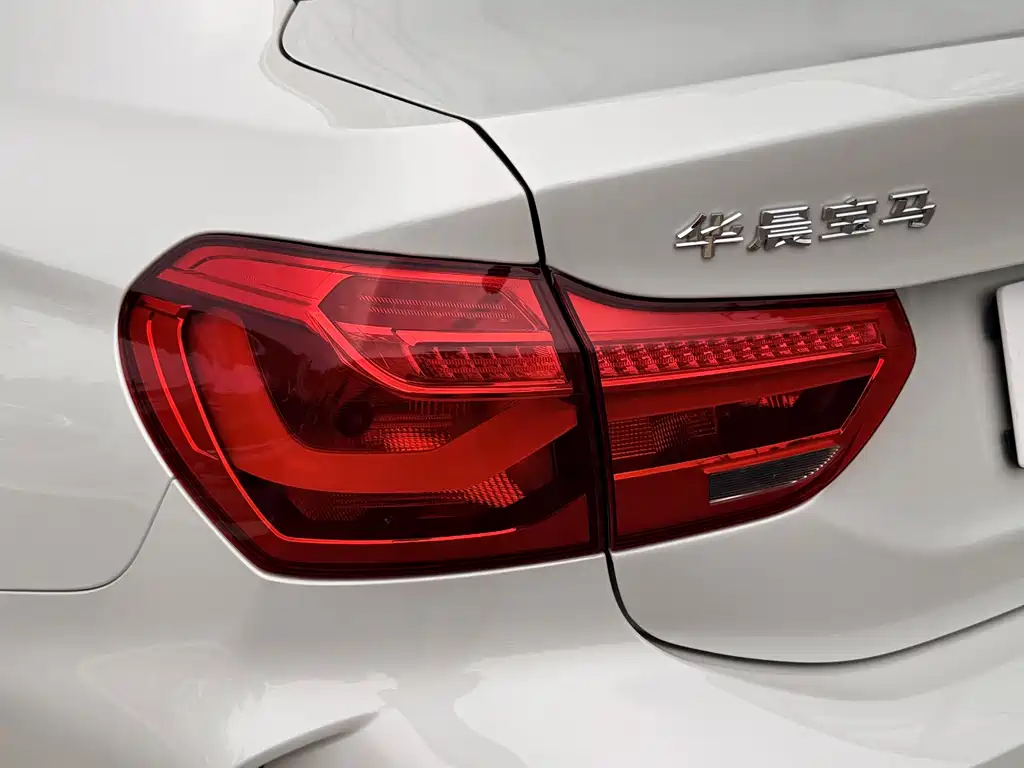 BMW 1 Series 2023 — фото 22