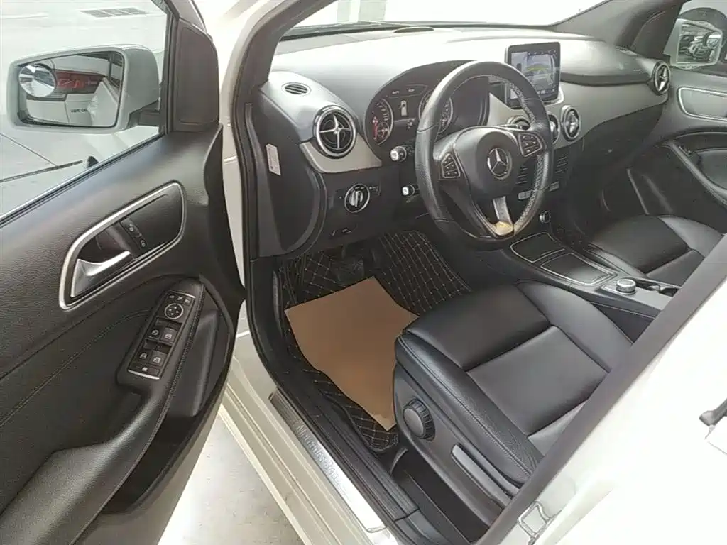 Mercedes-Benz B-Class 2019 — фото 16