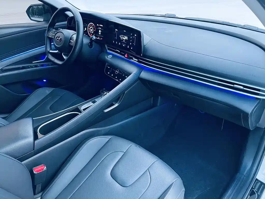 Hyundai Elantra 2022 — фото 10