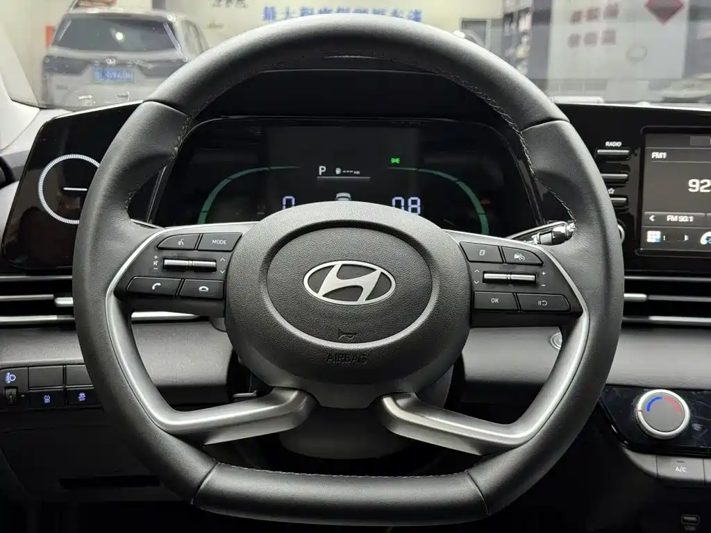 Hyundai Elantra 2023