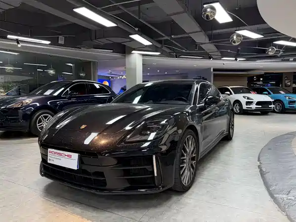 Porsche Panamera 2025
