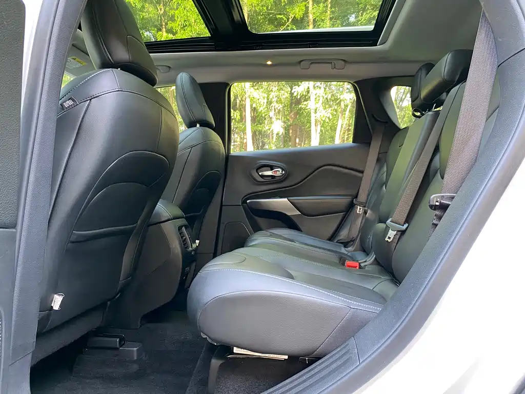 Jeep Cherokee 2019 — фото 14