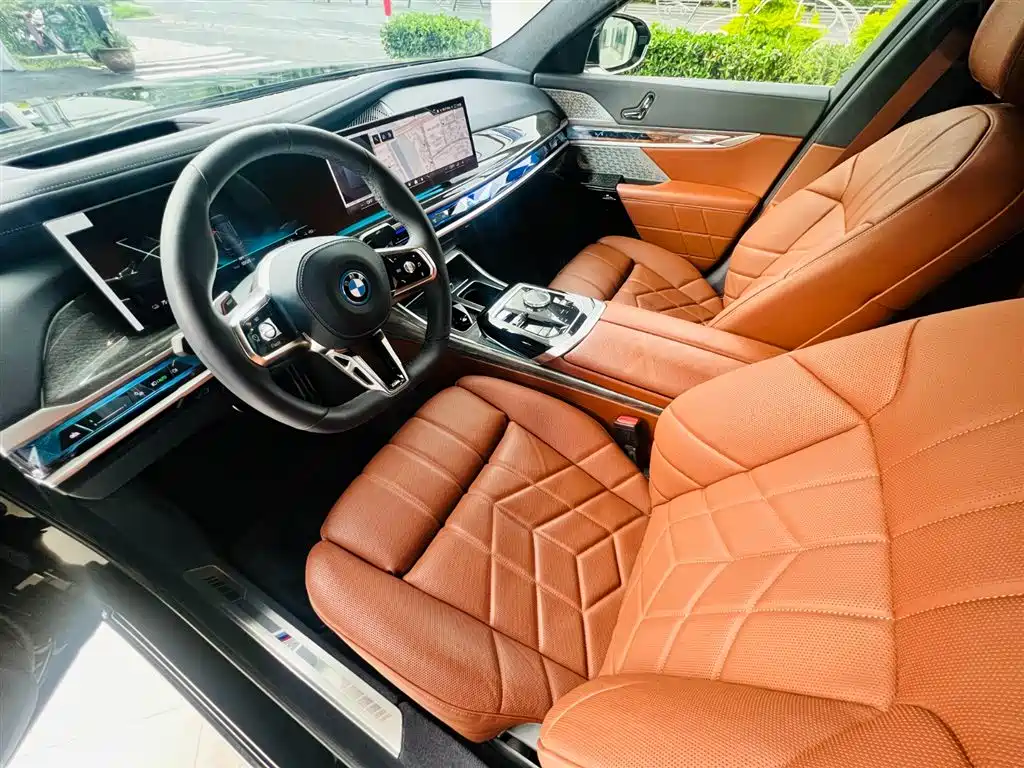 BMW i7 — фото 17