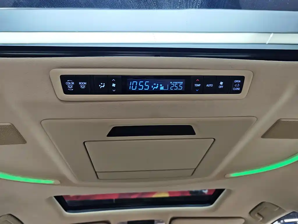 Toyota Alphard 2017 — фото 15