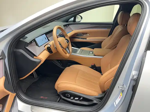 BYD Han L 2025