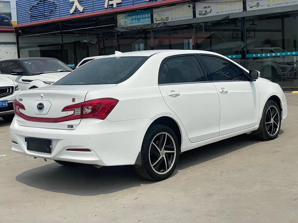 BYD Qin NEV 2015 — фото 5