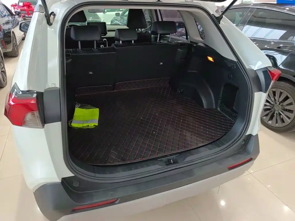 Toyota RAV4 2020 — фото 19