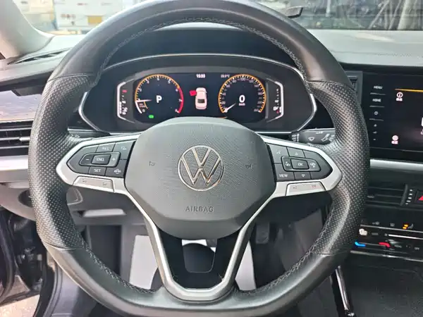 Volkswagen Passat 2022