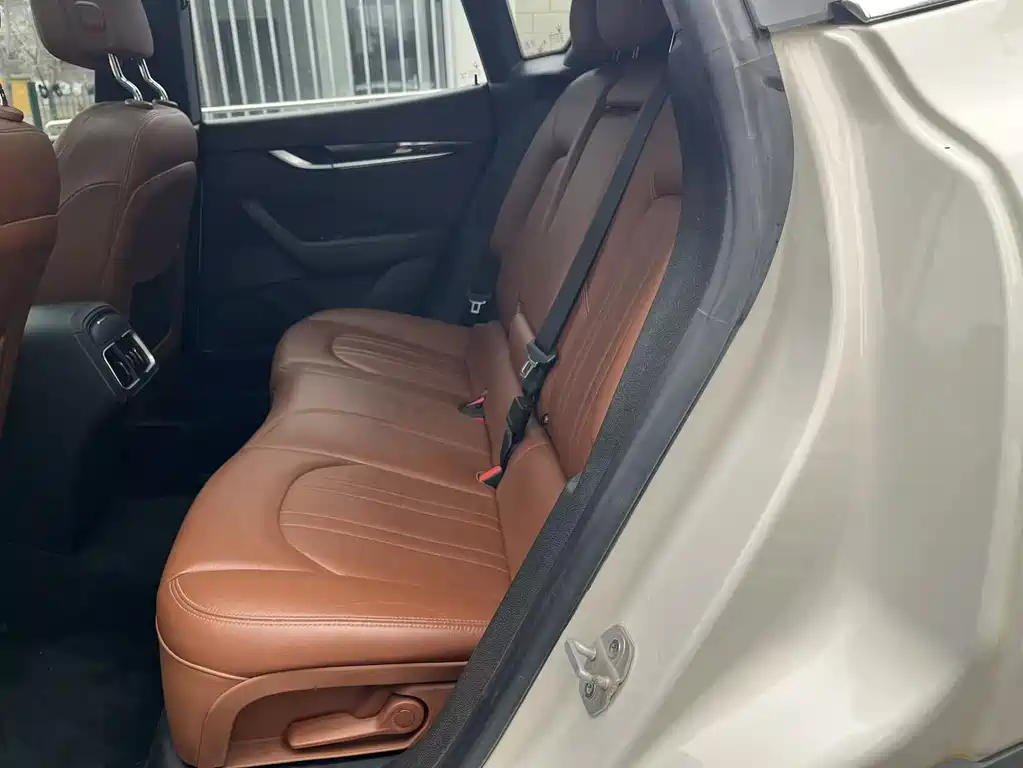 Maserati Levante 2018 — фото 13