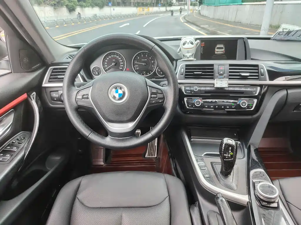 BMW 3 Series 2017 — фото 13