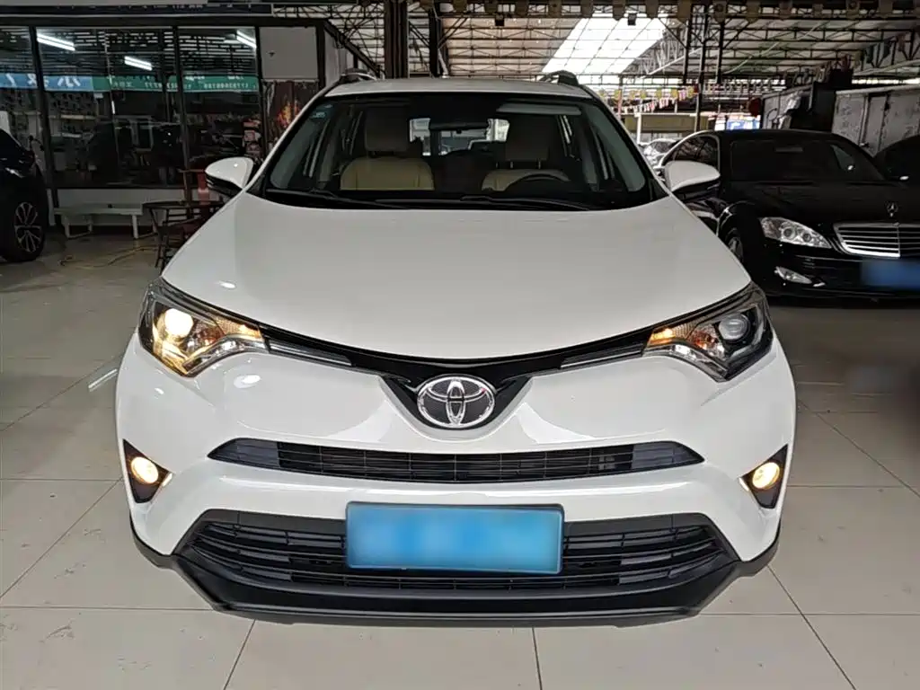 Toyota RAV4 2018 — фото 3