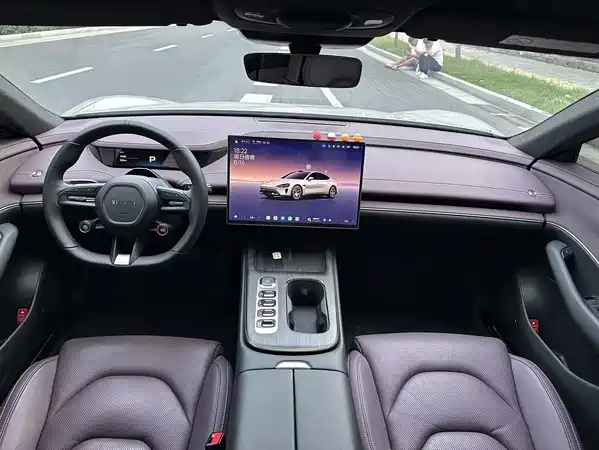 Xiaomi SU7 2025