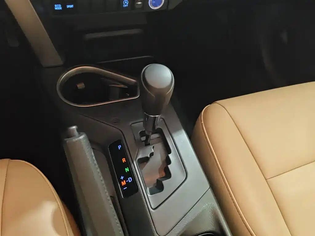Toyota RAV4 2018 — фото 14