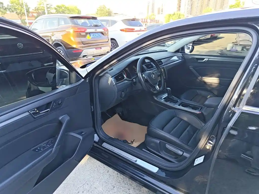 Volkswagen Passat 2018 — фото 16