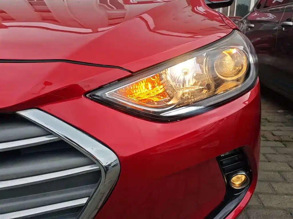 Hyundai Elantra 2018 — фото 24