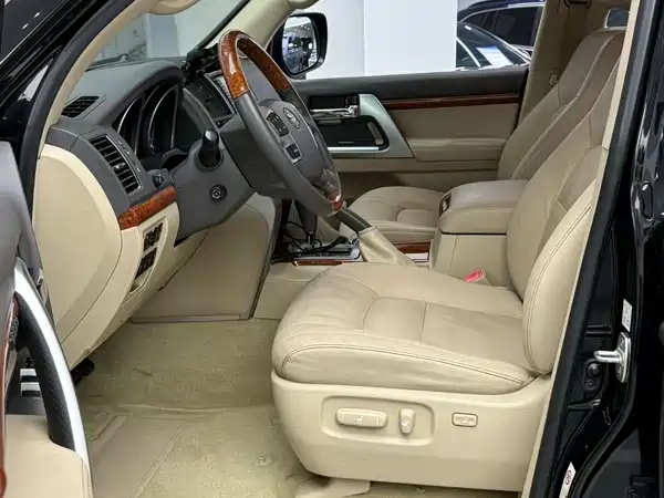 Toyota Land Cruiser 2012