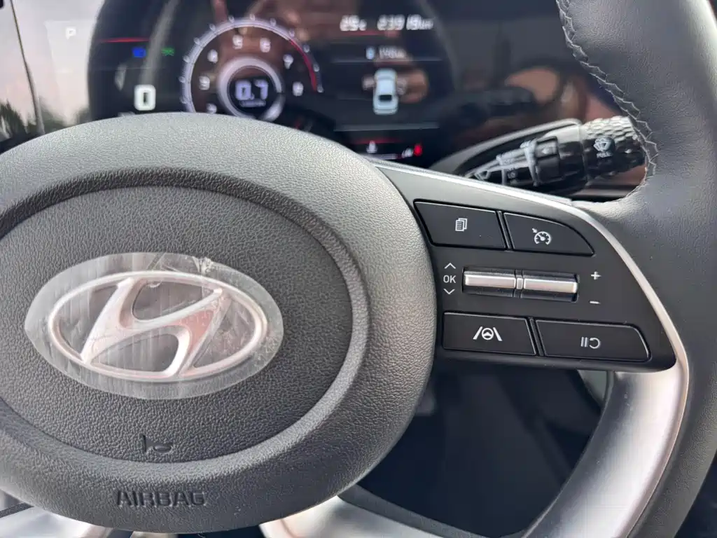 Hyundai Elantra 2023 — фото 18