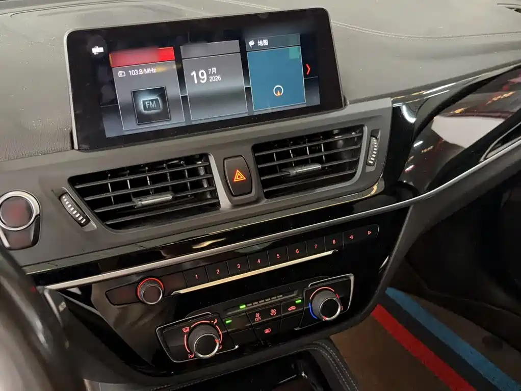 BMW 1 Series 2019 — фото 10