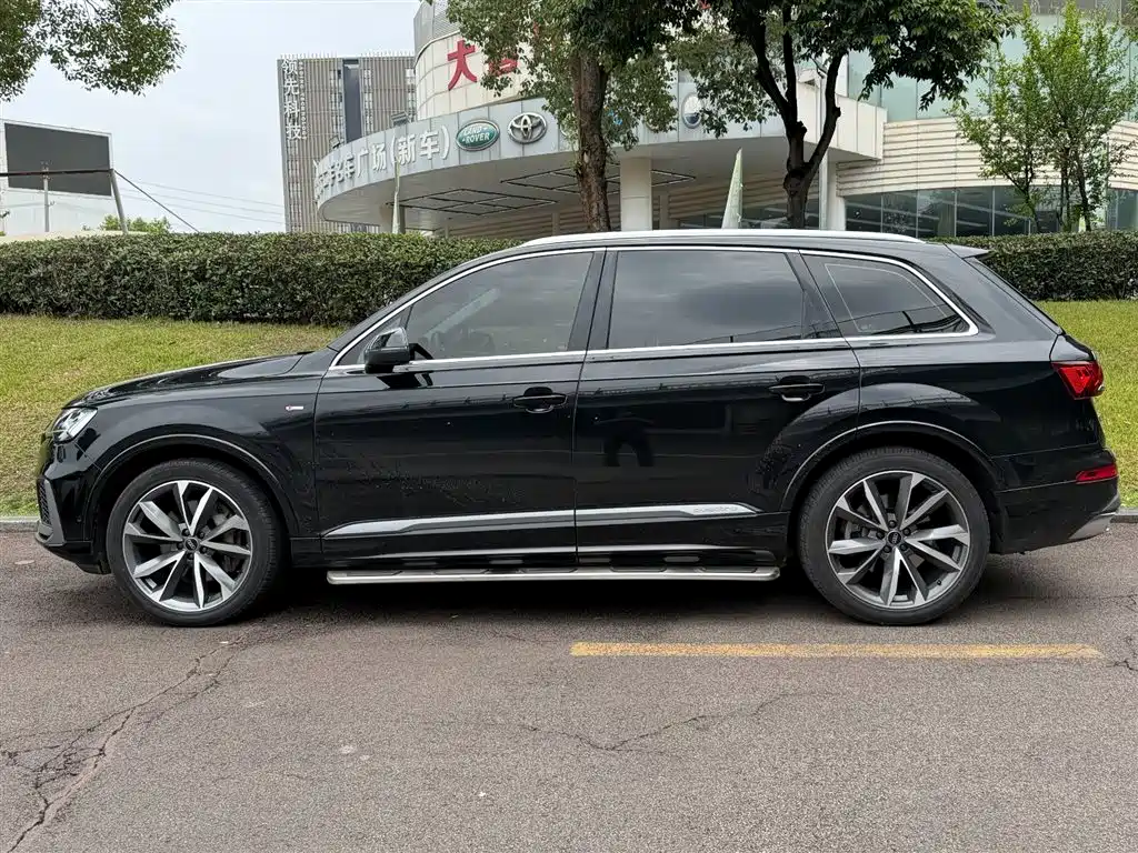 Audi Q7 2022 — фото 3