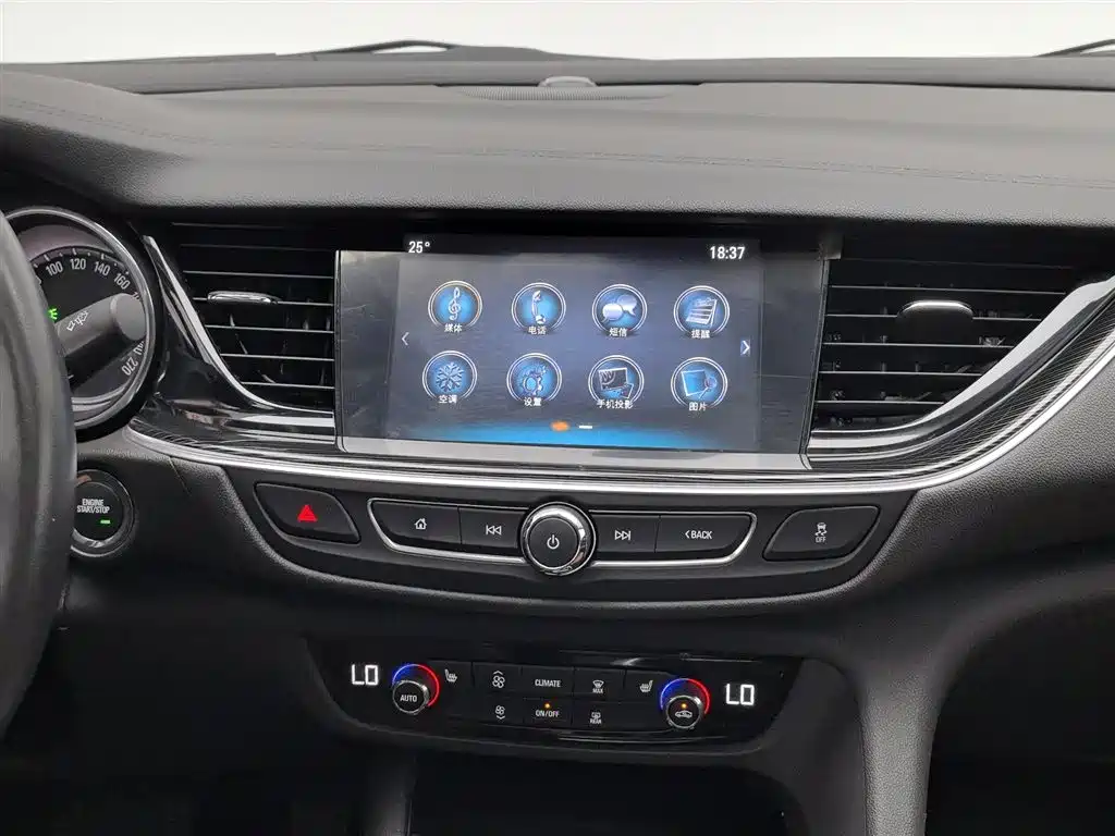Buick Regal 2020 — фото 12