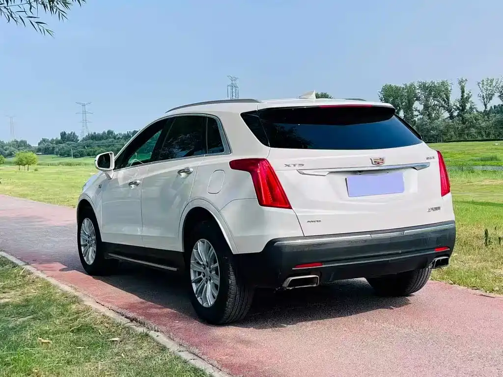 Cadillac XT5 2016 — фото 9