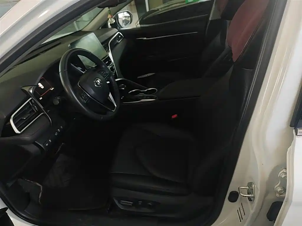 Toyota Camry 2022 — фото 11