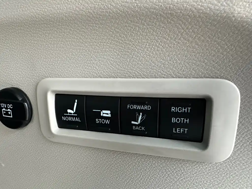 Chrysler Grand Voyager 2017 — фото 54