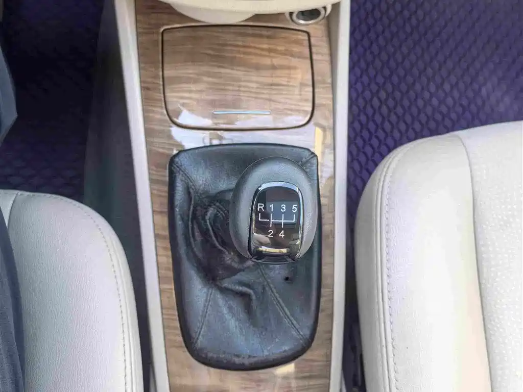 Buick Excelle 2015 — фото 15