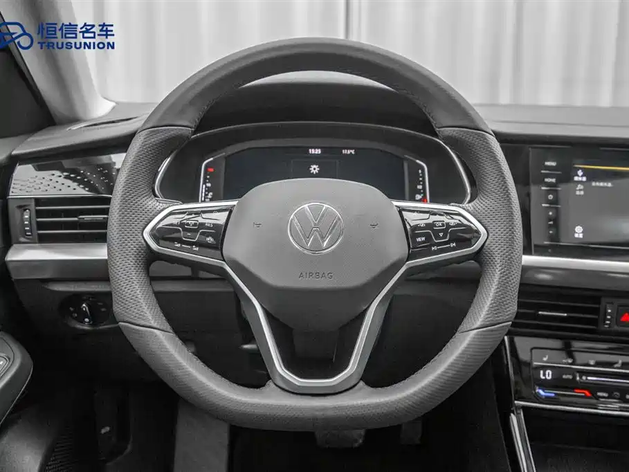 Volkswagen Passat 2023 — фото 17