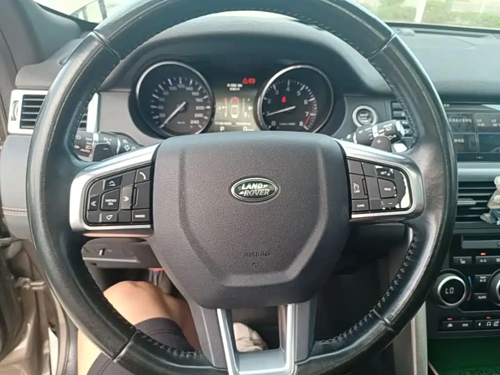Land Rover Discovery Sport 2017 — фото 11