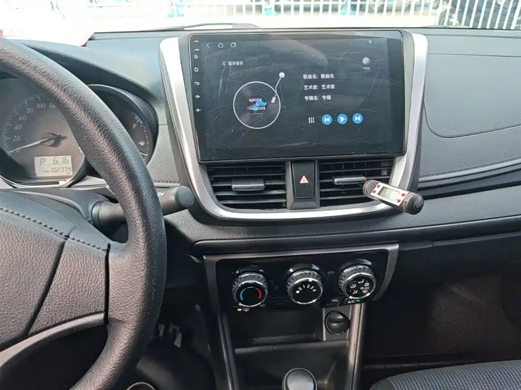 Toyota Yaris L 2018 — фото 13