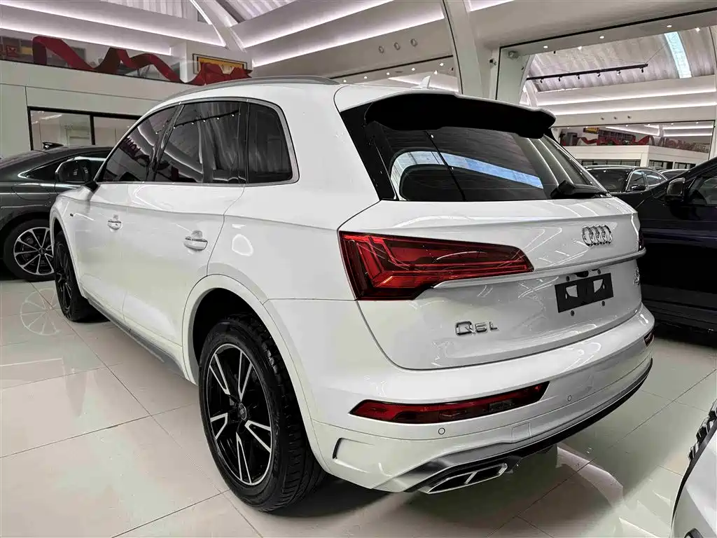 Audi Q5L 2022 — фото 18