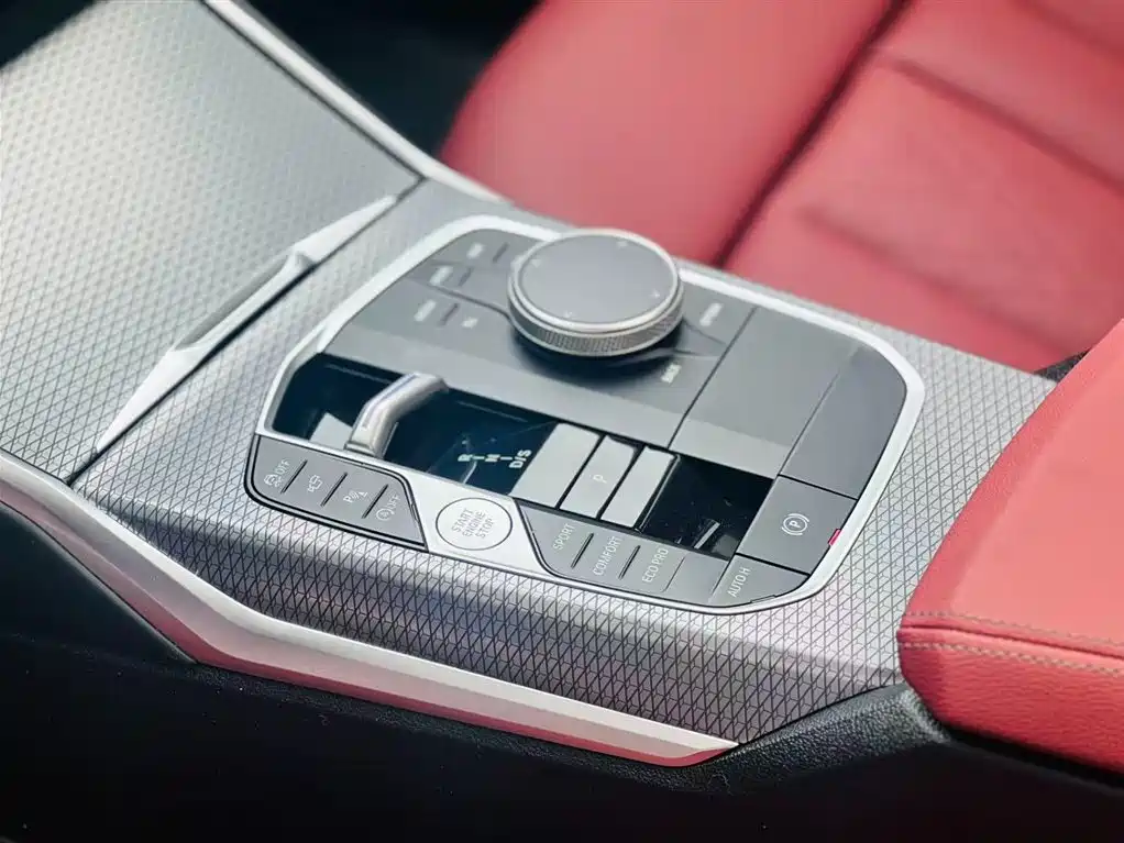 BMW 3 Series 2025 — фото 12