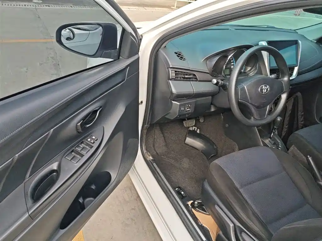 Toyota Yaris L 2018 — фото 16