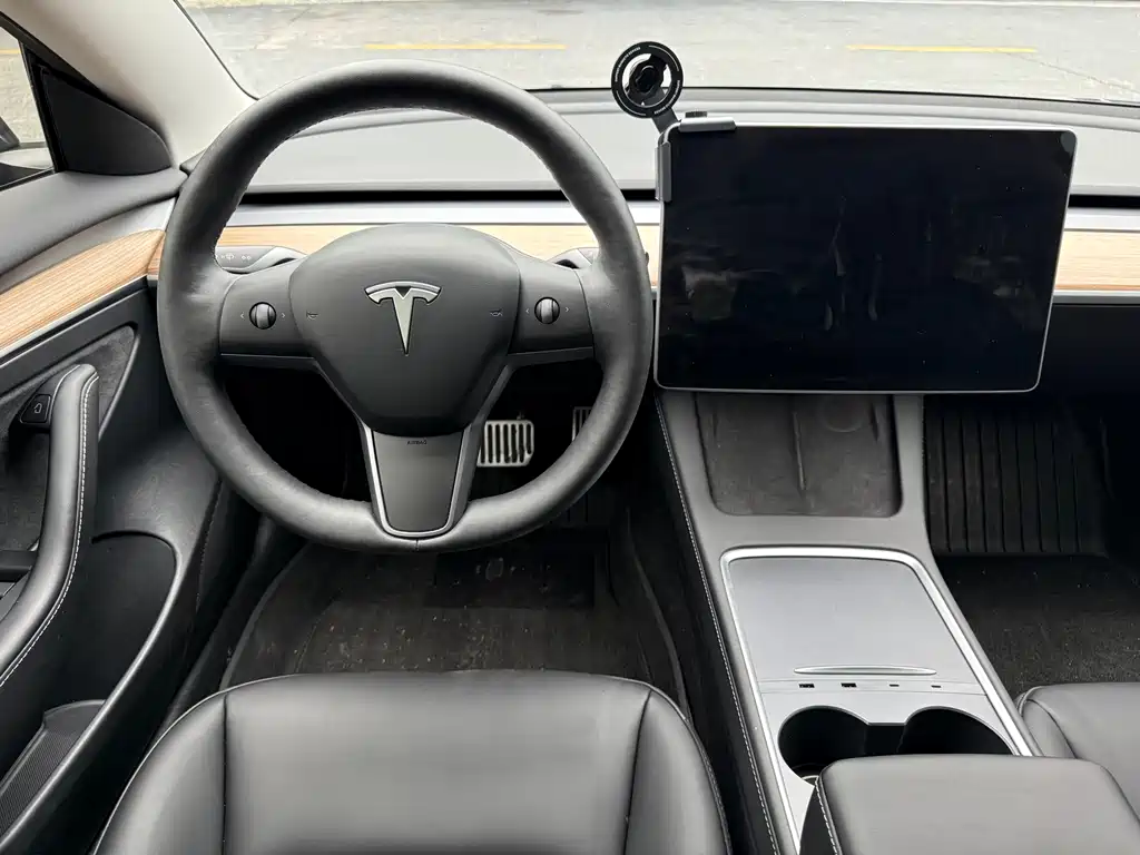 Tesla Model 3 2023 — фото 13