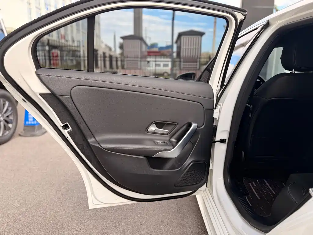 Mercedes-Benz A-Class 2021 — фото 16